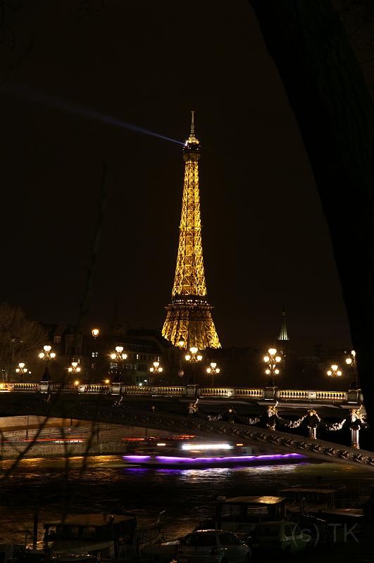 PICT94906_090325_Paris_TourEiffel.jpg - Eiffelturm über der Pont Alexandre III