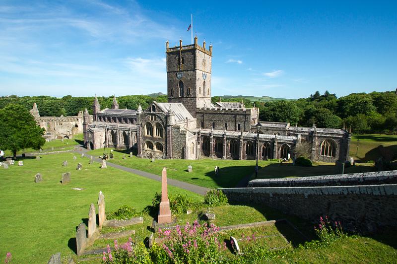 170526_1009_T08946_StDavids_hd.jpg - Wales, St Davids Cathedral