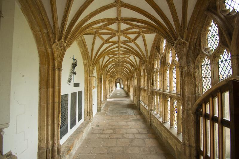 170513_1051_T07987_Wells_hd.jpg - Cathedral Church of St Andrew, Wells (Kreuzgang)