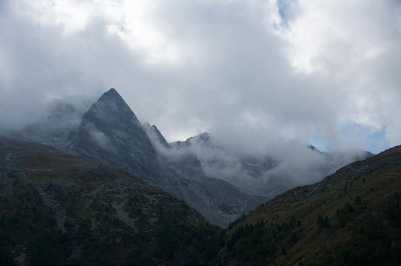 160922_1558_T06623_Bernina_hd.jpg - Dunkle Wolken im Val Bona