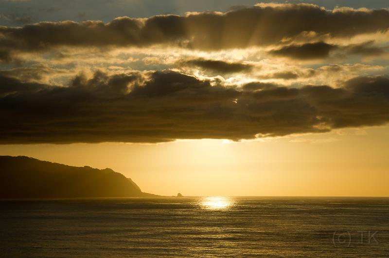 110507_T6472_PontaDelgada.jpg - Sonnenuntergang auf Madeira: Blick von Ponta Delgada nach Porto Moniz