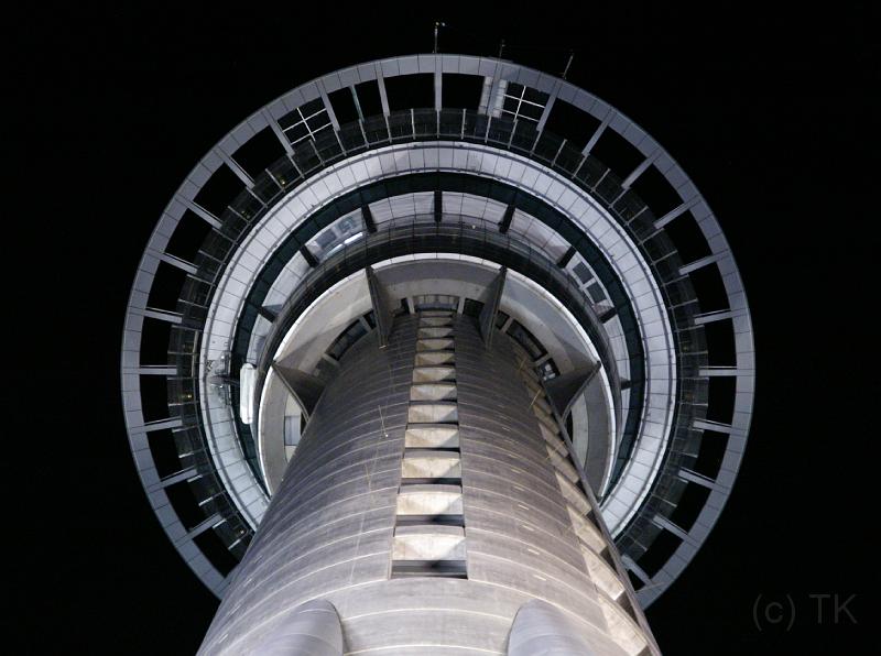PICT94795_090119_Auckland_c.jpg - Auckland, Sky Tower: die "pergola" auf 192 m Höhe
