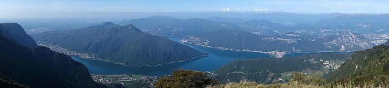 170922_1053_T00879_MonteGeneroso_hd.jpg - Wanderung von Arogno auf den Monte Generoso, Blick auf den Lago di Lugano mit Monte San Giorgio und Monte San Salvatore