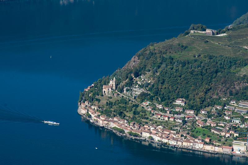 170924_1122_T09991_MonteSanGiorgio_hd.jpg - Wanderung von Riva San Vitale auf den Monte San Giorgio, Blick auf Morcote am Lago di Lugano