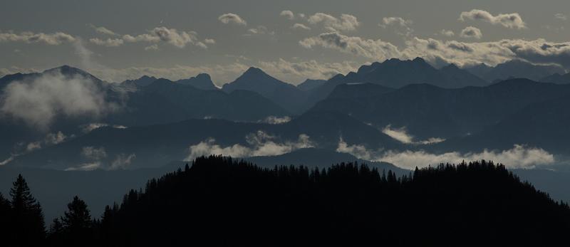 DSC900236_091128_Rauheck_Scherenschnitt_c.JPG - Blick vom Rauheck Richtung Süden