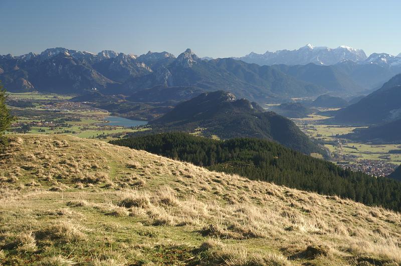 PICT60011_061115_Alpspitze_Saeuling.jpg - Blick von der Alpspitze auf Schwangau und den Säuling