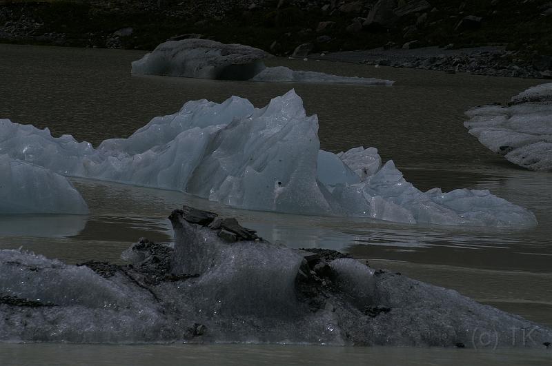 PICT94684_090118_MtCook.jpg - Eisberge im Hooker Lake