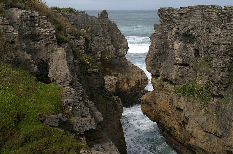 PICT93174_090102_Punakaiki.jpg - Pancake Rocks, Punakaiki National Park