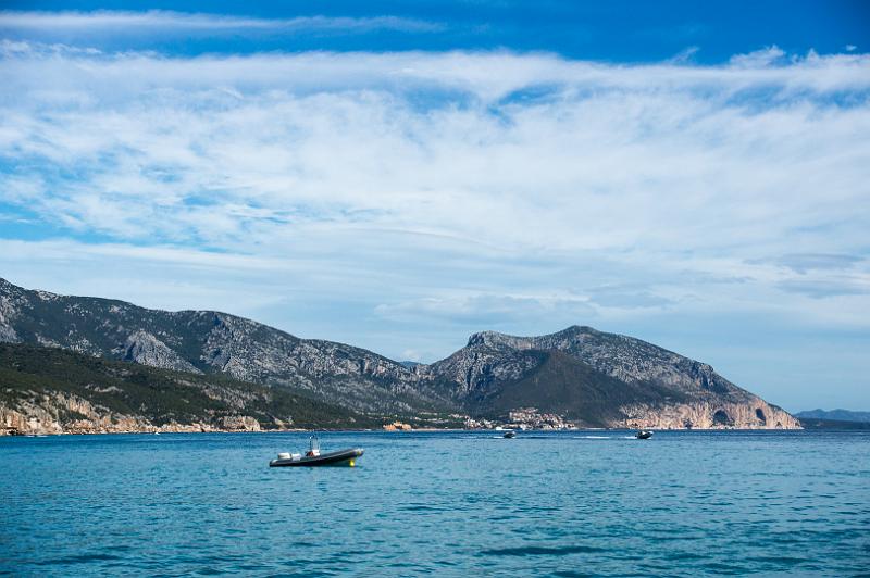 160918_1035_T06401_CalaSisine_hd.jpg - Bootsfahrt Cala Gonone (- Cala Fuili) - Bue Marino - Cala Luna - Cala Sisine: Blick auf Cala Gonone