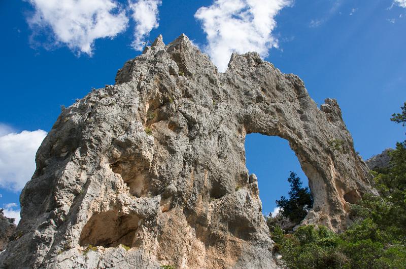 160918_1402_T06511_CalaSisine_hd.jpg - Das Felsenfenster zwischen Cala Sisine und Cala Luna