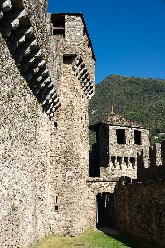 170921_1541_T09735_Bellinzona_hd.jpg - Bellinzona, Castello di Montebello