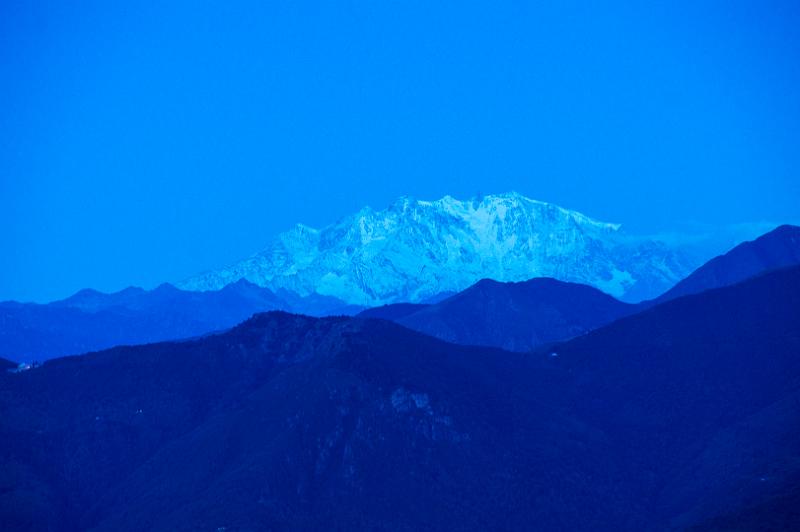 170919_0645_T09448_Traversata_hd.jpg - Aufstieg von Pura zum Rifugio Campiglio Pradecolo, Blick vom Rifugio auf den Monte Rosa