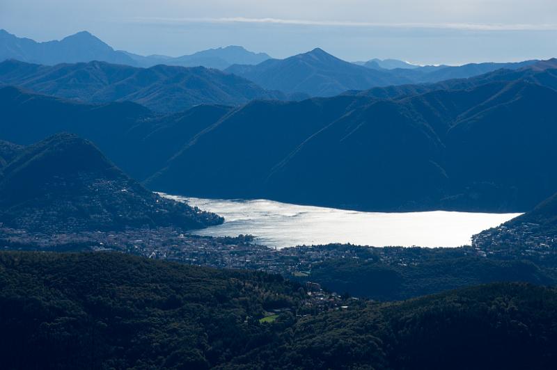 170919_1005_T09487_Traversata_hd.jpg - Aufstieg vom Rifugio Campiglio Pradecolo zur Capanna Tamaro, Blick auf Lugano