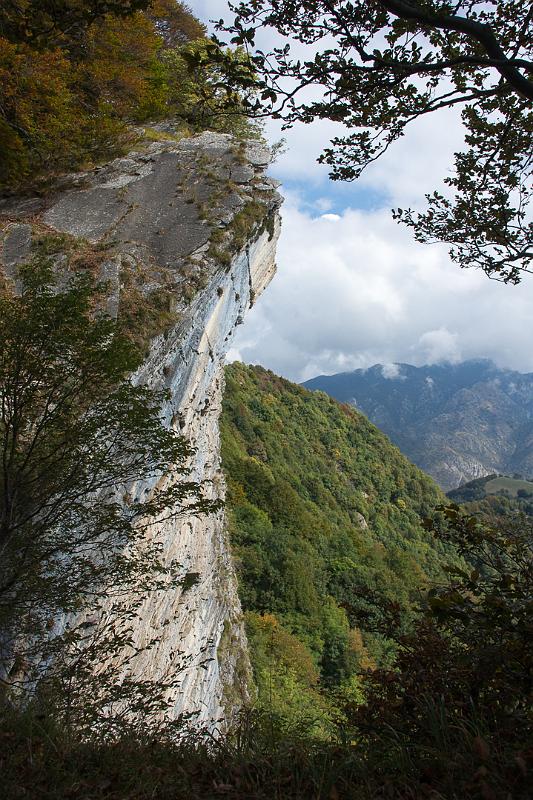 170925_1148_T00069_Gazzirola_hd.jpg - Sentiero Lago di Lugano (Etappe Monte Bre - Monte Boglia - Denti della Vecchia - Capanna Pairolo), Sasso Rosso