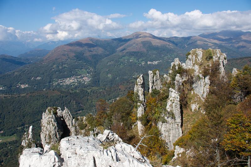 170925_1423_T00123_Gazzirola_hd.jpg - Sentiero Lago di Lugano (Etappe Monte Bre - Monte Boglia - Denti della Vecchia - Capanna Pairolo), bei den Denti della Vecchia