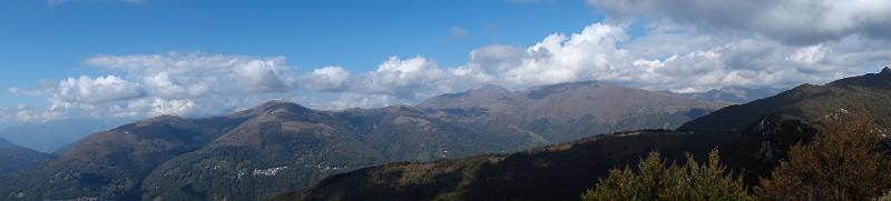 170925_1507_T01024_Gazzirola_hd.jpg - Sentiero Lago di Lugano (Etappe Monte Bre - Monte Boglia - Denti della Vecchia - Capanna Pairolo), Panorama mit Monte Bar und Gazzirola